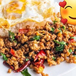 ข้าวกระเพราหมูสับไข่ดาว