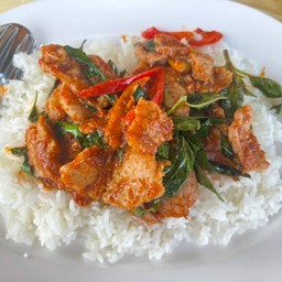 เบนซ์ ราดหน้ายอดผักเอ็มไพร์