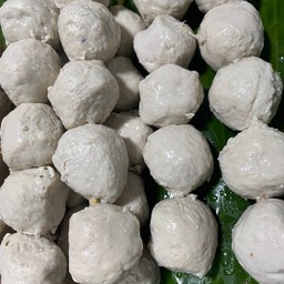 เจ้ผึ้ง2 สายล่าง 24ชม.ลูกชิ้นทอด ข้าวไข่เจียว ก๋วยเตี๋ยวน้ำตก