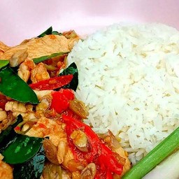 ไก่ผัดตะไคร้ราดข้าว