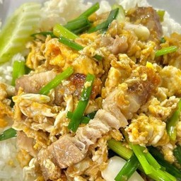 หมูสับผัดไข่ราดข้าว