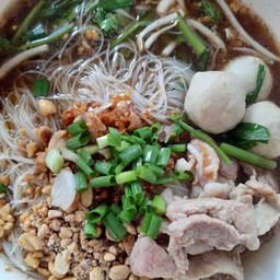 หมี่ขาวหมูน้ำตก