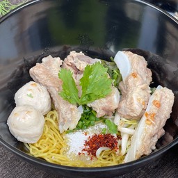 ก๋วยเตี๋ยวแห้งกระดูกอ่อน