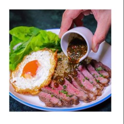 Dry Aged Beef with Stir Fried Chilli & Basil Rice