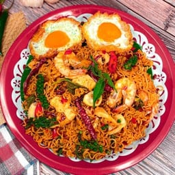 มาม่าผัดขี้เมา Size M (ใหญ่) พร้อมไข่ 2 ใบ