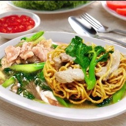 บะหมี่กรอบราดหน้าหมู