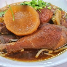 ก๋วยเตี๋ยวไก่มะระ 苦瓜鸡肉卤汤面