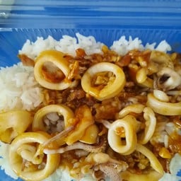 ข้าวหมึกกระเทียม