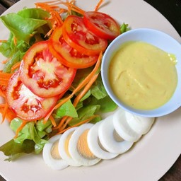 สลัดไข่ต้ม