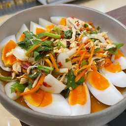 ยำไก่ฉีกไข่ต้ม