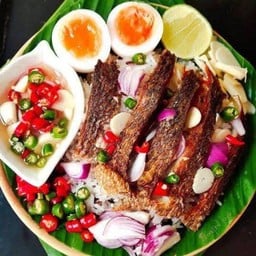 ข้าวปลานิลแกะ+น้ำพริกกระปิ+ไข่