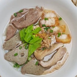 อัครเดชก๋วยจั๊บน้ำใส  ต้มเลือดหมู