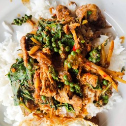 ผัดเผ็ดเนื้อ