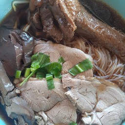 ก๋วยเตี๋ยวเป็ดหน้าโรงเรียนกาญจนา