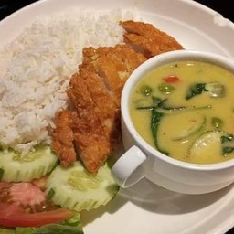 ข้าวแกงเขียวหวานไก่กรอบ