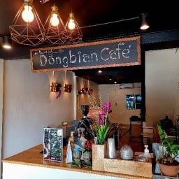 Dongbian cafe (ตงเปียนคาเฟ่)