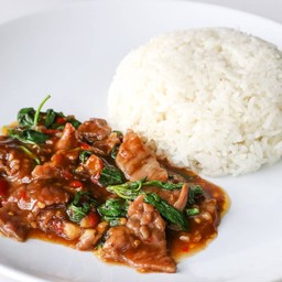 ข้าวกะเพราเนื้อ