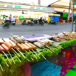 ร้านนุ้ยปลาหมึกย่าง (เจ้าหน้าโรงเรียนเติม)