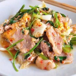 ข้าวหมูย่าง+ก๊วยเตี๋ยวหมูตุ๋นทองคำ+ข้าวมันไก่ 2