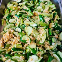 แตงกวาผัดไข่