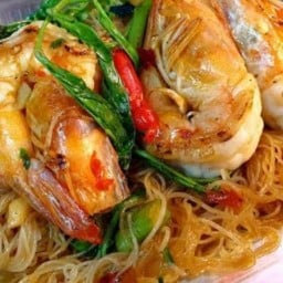 ล้าน...😊หมี่กระเฉด-หมูกระเทียมผัดไข่