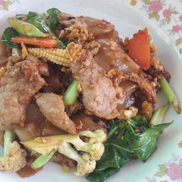 ผัดซิอิ๊วเส้นใหญ่หมูหมัก