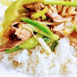 ผัดพริกหยวกหมู ราดข้าว