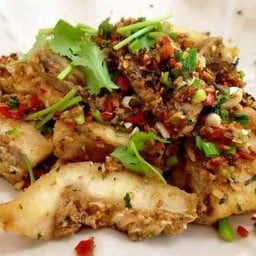 ปลาผัดพริกเกลือ