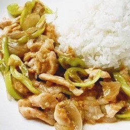 ไก่ผัดพริกหยวก ราดข้าว