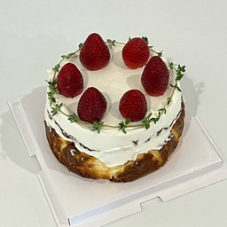 Strawberry Basque Cheesecake (1 pound)