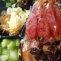 ข้าวกล่องหมูสามชั้น + กุนเชียง