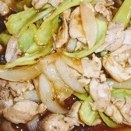 ไก่ผัดพริกหยวก (กับข้าว)