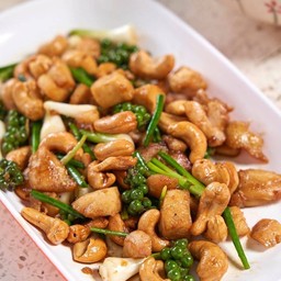 ไก่ผัดเม็ดมะม่วง