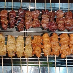 หมูปิ้ง ตับปิ้ง ไส้อั่วปิ้ง (ข่วงสิงห์)