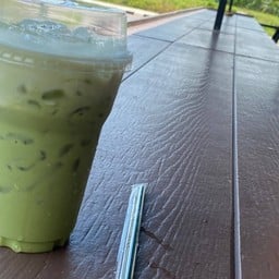 เรือนภูผา ราดหน้า ริมบึง