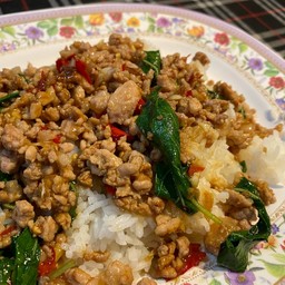 ข้าวกะเพรา หมู - ไก่ - กุ้ง - หมึก - หมูกรอบ