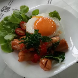 ข้าวกระเพราไส้กรอก