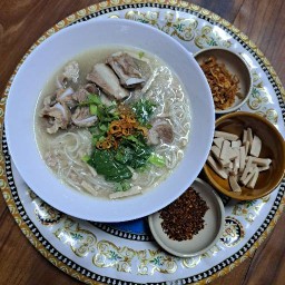 ร้านมากินเส้น  ก๋วยจั๊บญวนอุบล&อาหารตามสั่ง