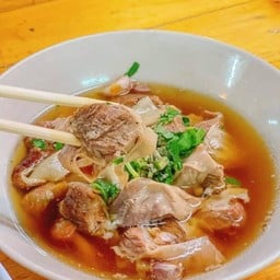 ป.ศิริวัฒน์ หมูตุ๋น เนื้อตุ๋น สาขาระยอง