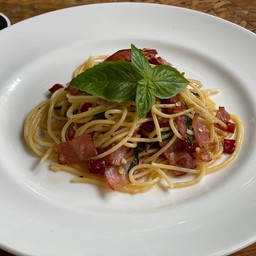 Spicy Bacan Spaghetti - สปาเก็ตตี้ผัดพริกแห้งเบค่อน