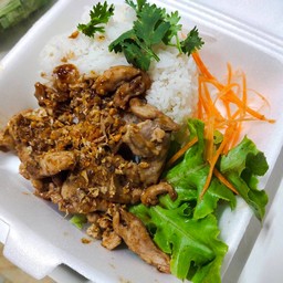 ข้าวราดหมูกระเทียม