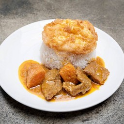 ข้าวราดมัสมั่นเนื้อ+ไข่เจียว