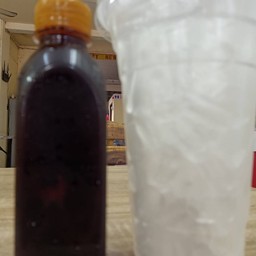 น้ำกระเจี๊ยบ+น้ำแข็ง