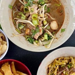 ร่ำรวย ก๋วยเตี๋ยวเรืออยุธยา&ต้มยำหมูมะนาวสด มิสทีนรามคำแหง (เข้าซอย 500 เมตรติดคลอง)