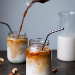 พิเศษ Toffee Nut Latte กาแฟทอฟฟี่นัทลาเต้