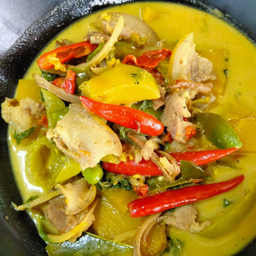 แกงคั่วหน่อไม้ดองไก่บ้าน(เป็นกับข้าว)