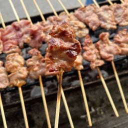 หมูปิ้งมหาบัณฑิต หมูมันน้อย ตำนาน 13 ปี ✨👍🏻