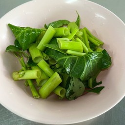 ผักบุ้งลวก