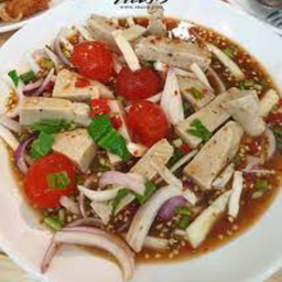 ยำนัวหมูยอไข่แดงเค็ม