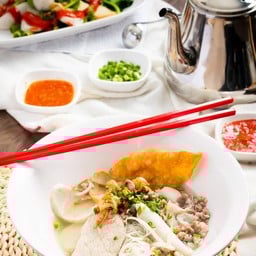ก๋วยเตี๋ยวลูกชิ้นปลา